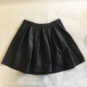 ❤️CUTE❤️ Lily White Faux Leather Mini